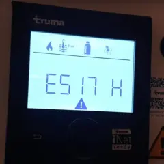 Écran Truma affichant le code erreur E517H. Une liste de codes erreur Truma peut aider à diagnostiquer le problème.
