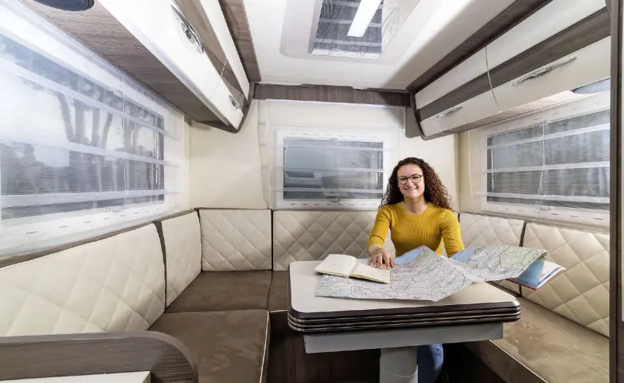 Camping-car salon arrière - Le guide complet avant d'acheter