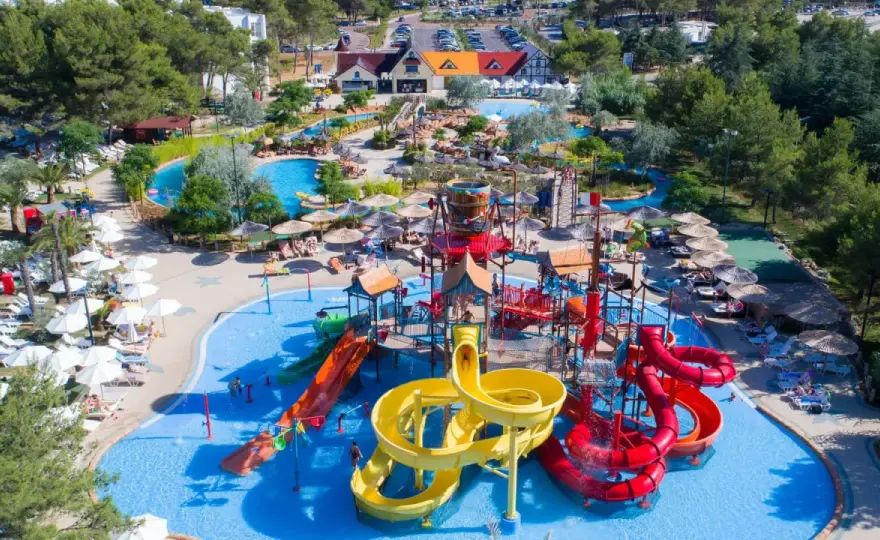 Camping-car avec parc aquatique - Le guide pour bien choisir