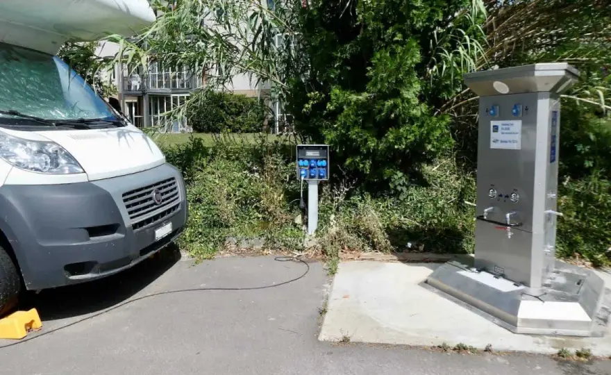 Vidange eaux noires camping-car - La méthode propre et sans odeur