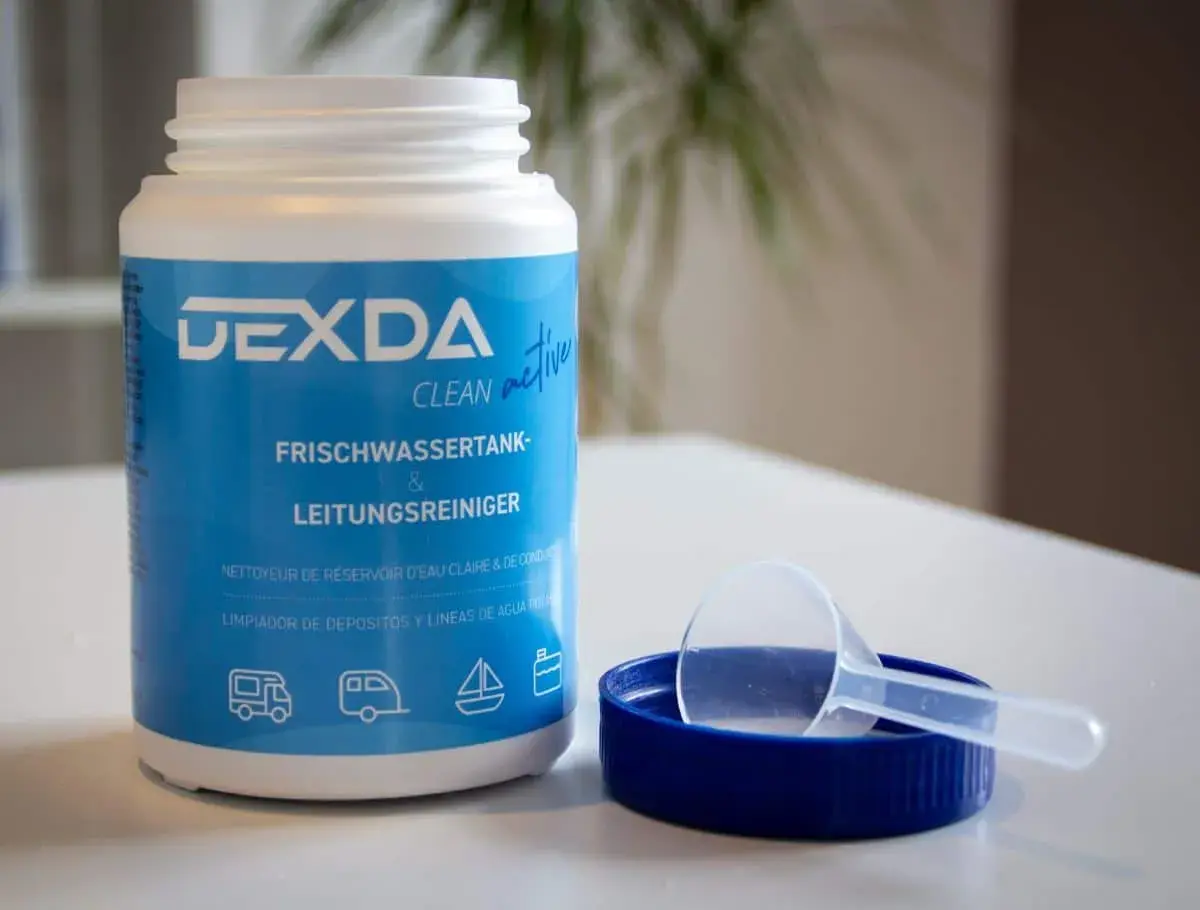 Produit DEXDA pour le nettoyage cuve eau propre camping car. Inclus une dosette.