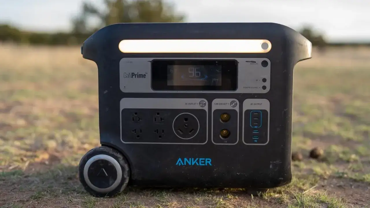 Station d'&eacute;nergie portable Anker, id&eacute;ale pour le camping. Cet avis sur l'EcoFlow River 2 Max confirme sa polyvalence.